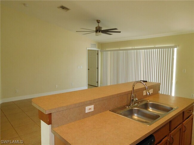Foto del edificio - 1828 SW 36th Terrace