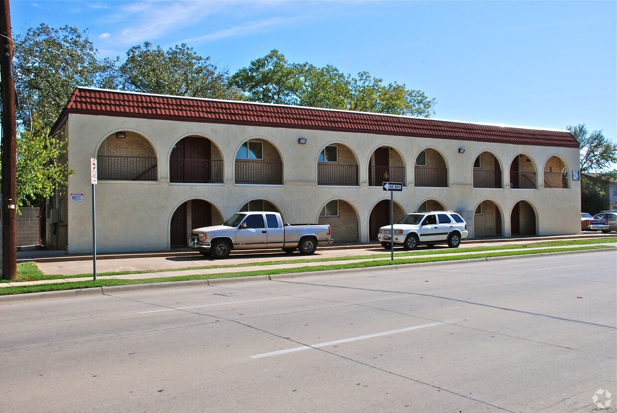 Building Photo - 811 S Mesquite St