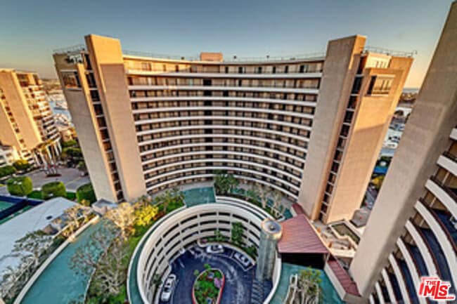 Building Photo - 4314 Marina City Dr