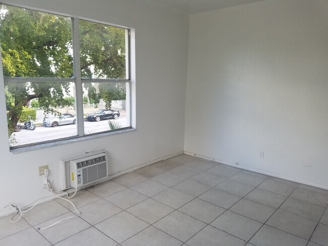 LivingRoom1 - 1016 8th St