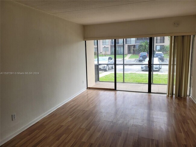 Foto del edificio - 5821 Washington St