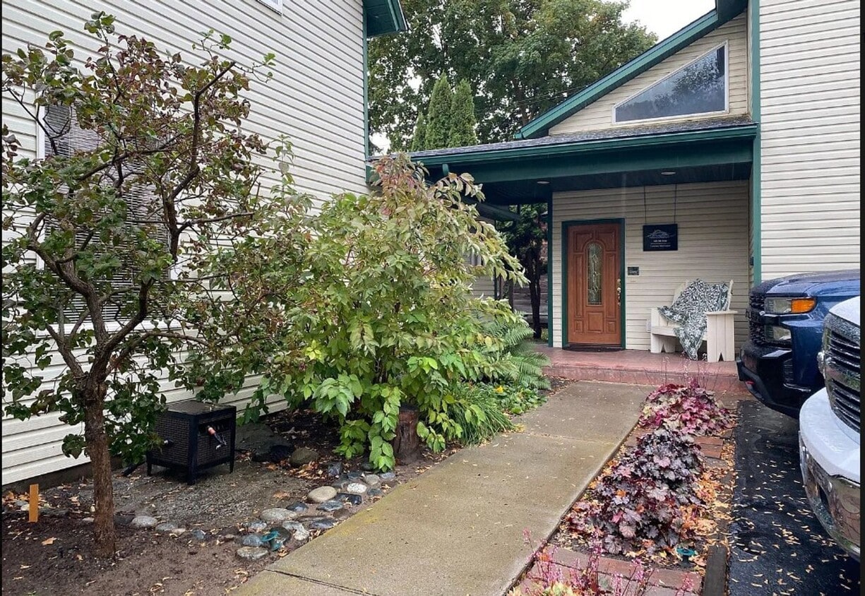 Primary Photo - 309 River St