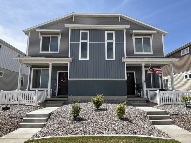Building Photo - 213 N Riverside Dr