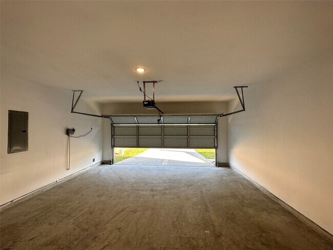 Foto del edificio - 16504 Moss Ln