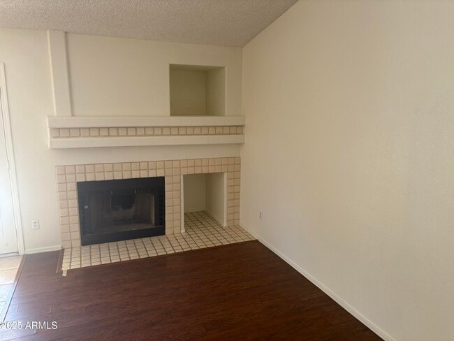 Foto del edificio - 4661 W Whitten St