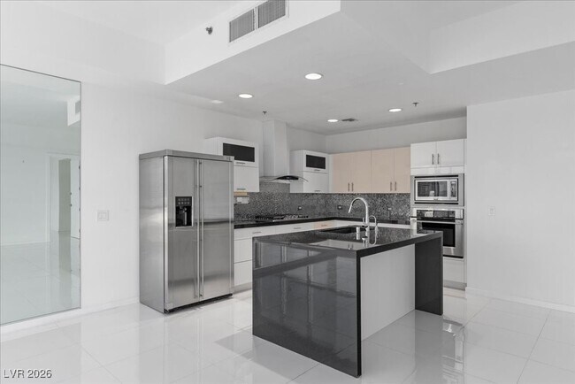 Building Photo - 4525 Dean Martin Dr