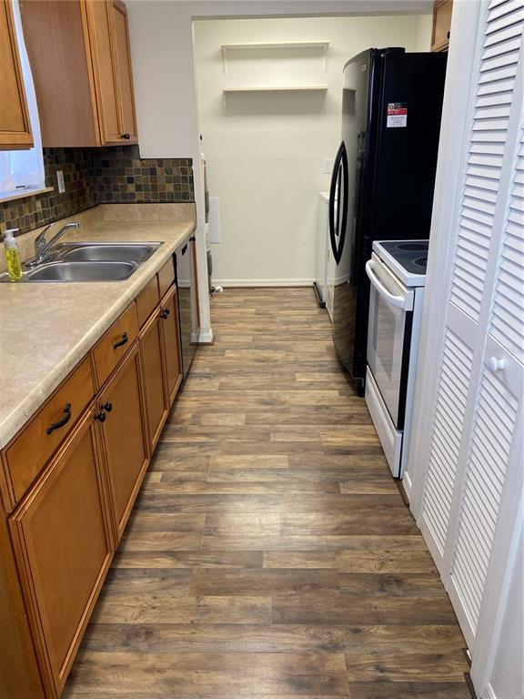 Foto del edificio - 14183 Pomona Ave