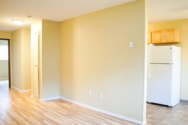 Foto del edificio - Sunny & Bright 1st Floor 1-Bed w Dishwasher & Parking!