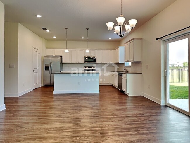 Foto del edificio - 1011 Island Pond Dr