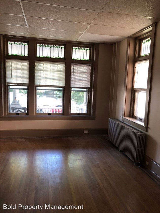 Foto del edificio - 208 E Main St