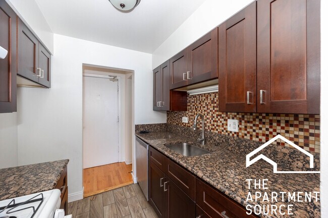 Foto del edificio - 3710 N Pine Grove Ave