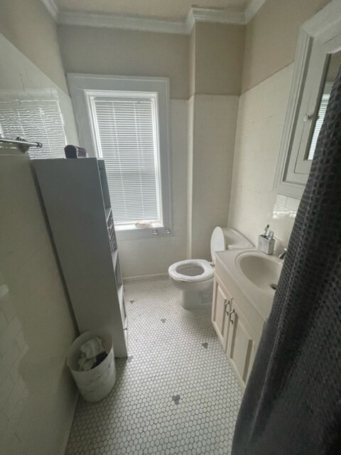 bathroom - 6100 W Bluemound Rd
