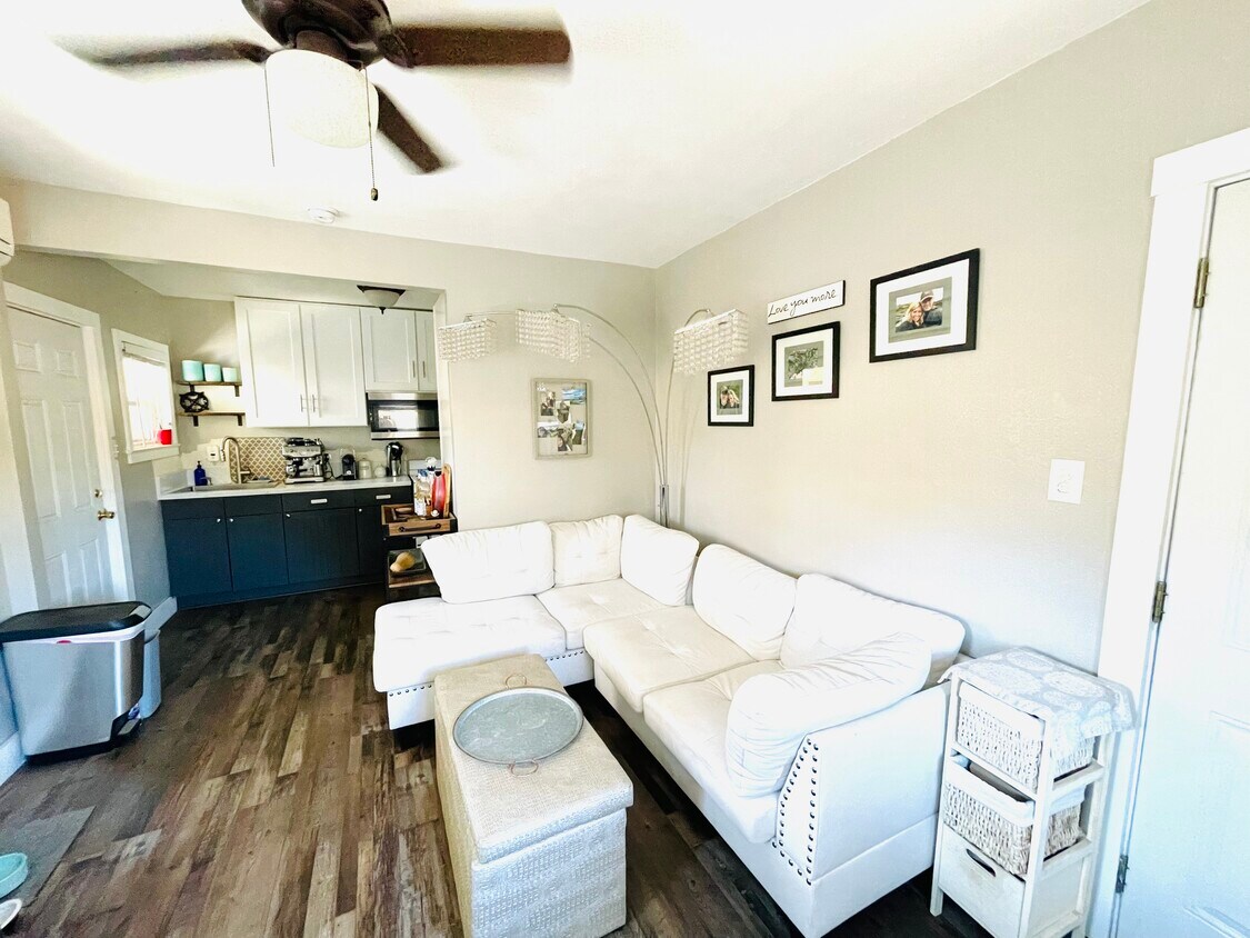 Foto principal - 3330 T Street unit A