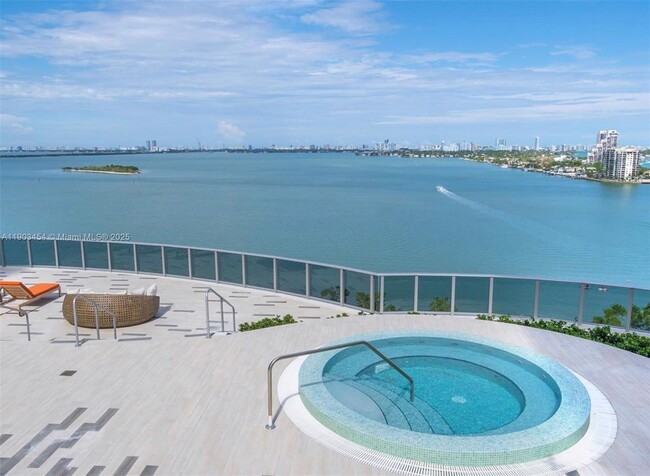 Foto del edificio - 488 NE 18th St