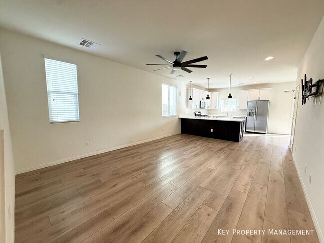 Foto del edificio - 5414 Enchanted Rose St