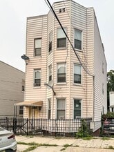Building Photo - 170 St Pauls Ave
