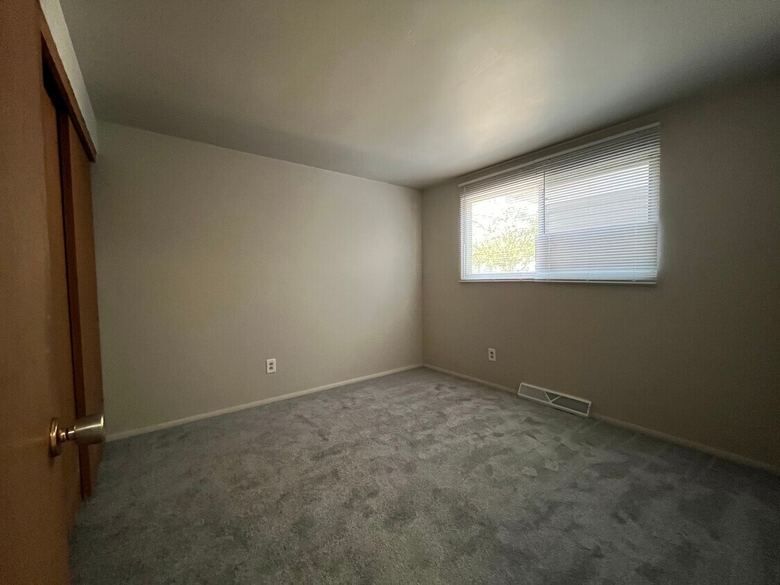 905 Reed St Unit 1, Neenah, WI 54956 Apartments in Neenah, WI