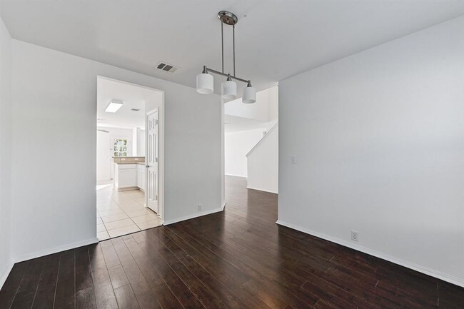 Foto del edificio - 480 Camelia Pkwy