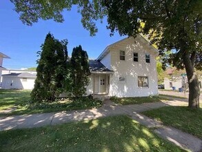 Building Photo - 636 Kickbusch St