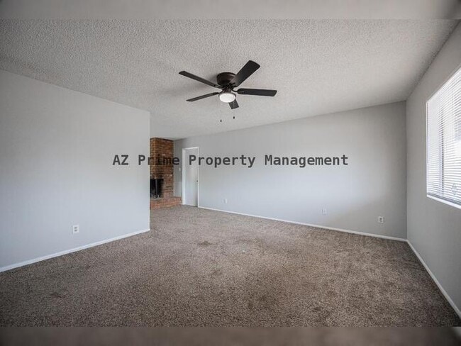 Building Photo - 427 E Malibu Dr