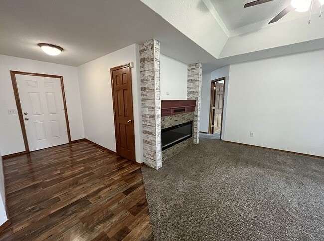 Building Photo - LEASING