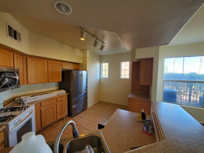 Building Photo - 3975 N Hualapai Way