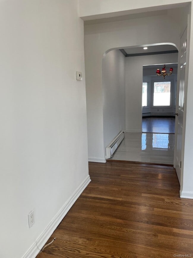 Building Photo - 1016 Oaks Dr