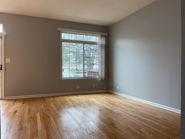 Building Photo - 930 Mesa Dr
