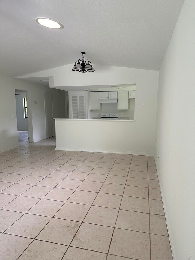 Foto del edificio - 2574 Hester Ave SE