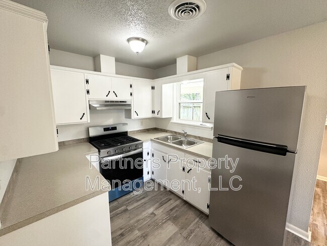 Building Photo - 2409 Cottonwood Pl