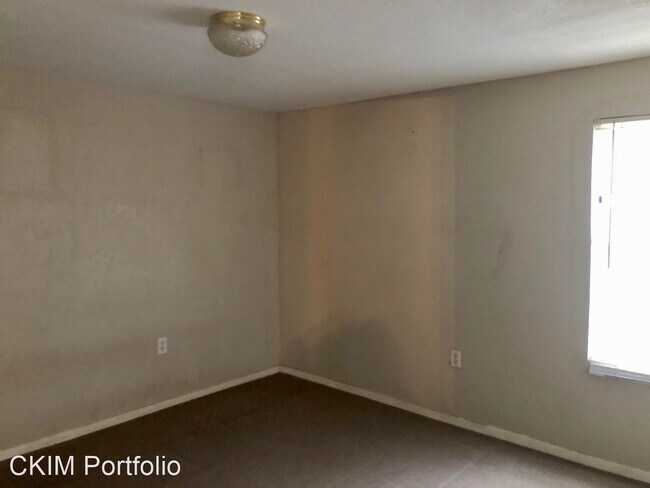 Building Photo - 2707 35th St