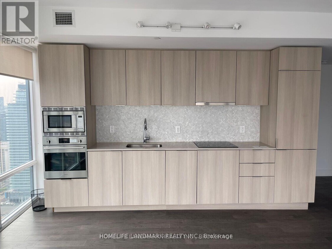 Photo principale - 955-3955 Bay St.
