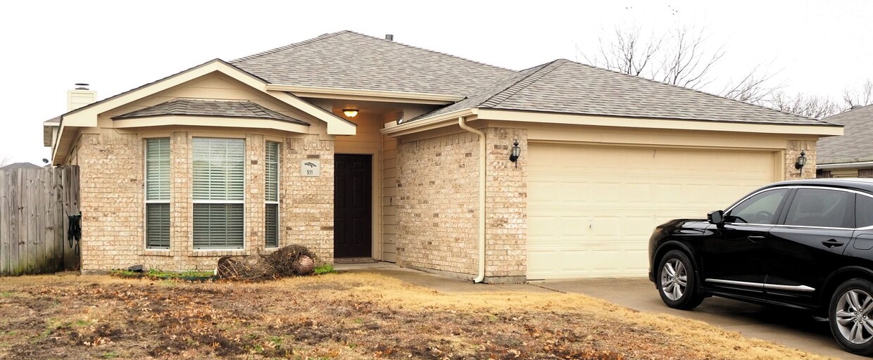 Foto principal - Charming Ponder, TX Home – Comfort, Space ...