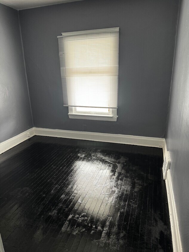 Foto del edificio - 9813 Manor Ave
