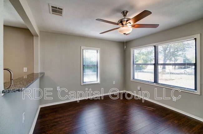 Foto del edificio - 4523 Rockwood Dr