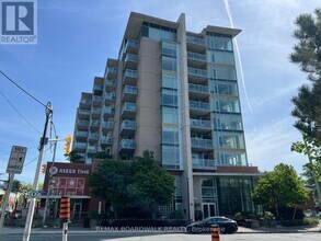Building Photo - 401 Golden Ave