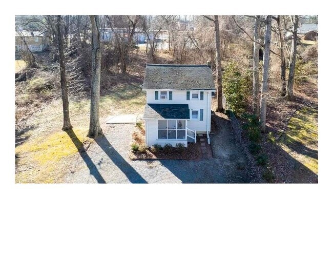 Building Photo - 210 Friendship Cir