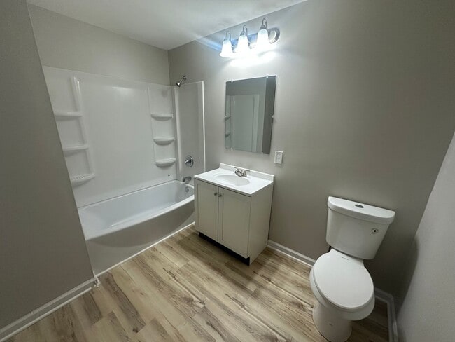 Building Photo - CHARMING, 1 BEDROOM LOWER LEVEL DUPLEX AVAILABLE NOW!