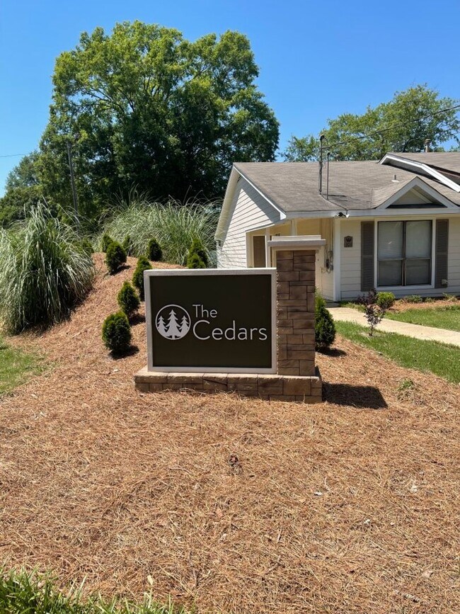 Foto del edificio - 111 Cedar Ct