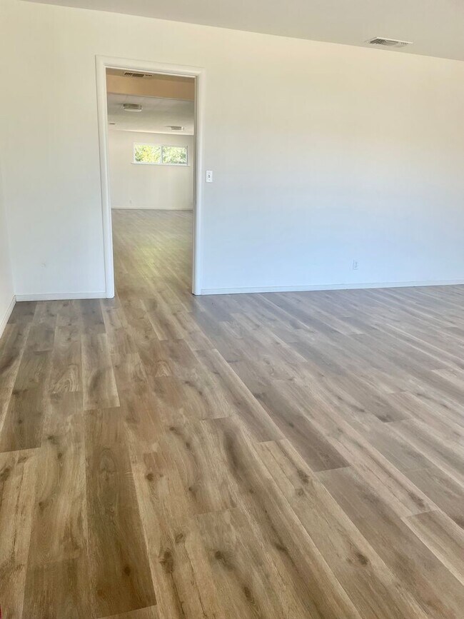 Building Photo - New central heat and air !