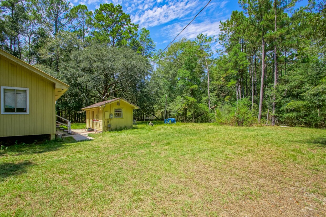 Building Photo - Wonderful single family home on 4.72 Acres...