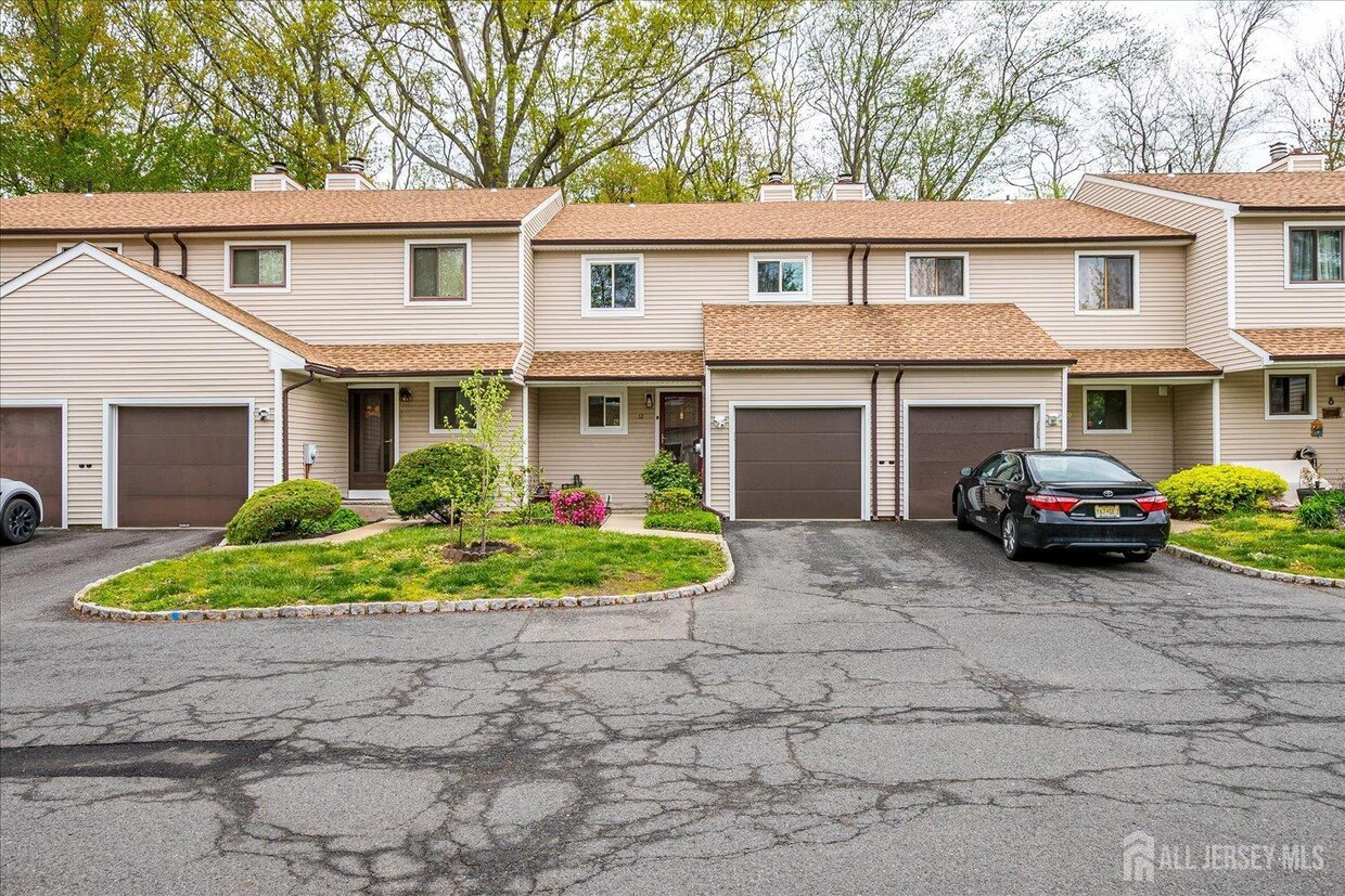 Primary Photo - 12 Tulip Ct