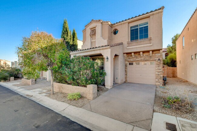 Building Photo - Charming 2 Story Home - New Flooring Throu...