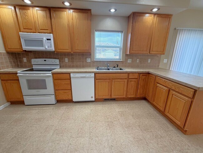 Foto del edificio - Gorgeous 4 bedroom with Triple Garage