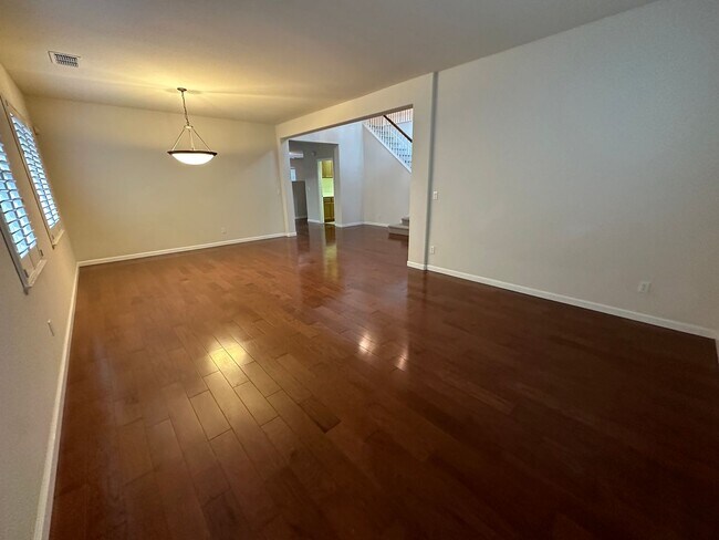 Building Photo - 50% OFF FIRST MONTHS RENT - Beautiful 4 Be...