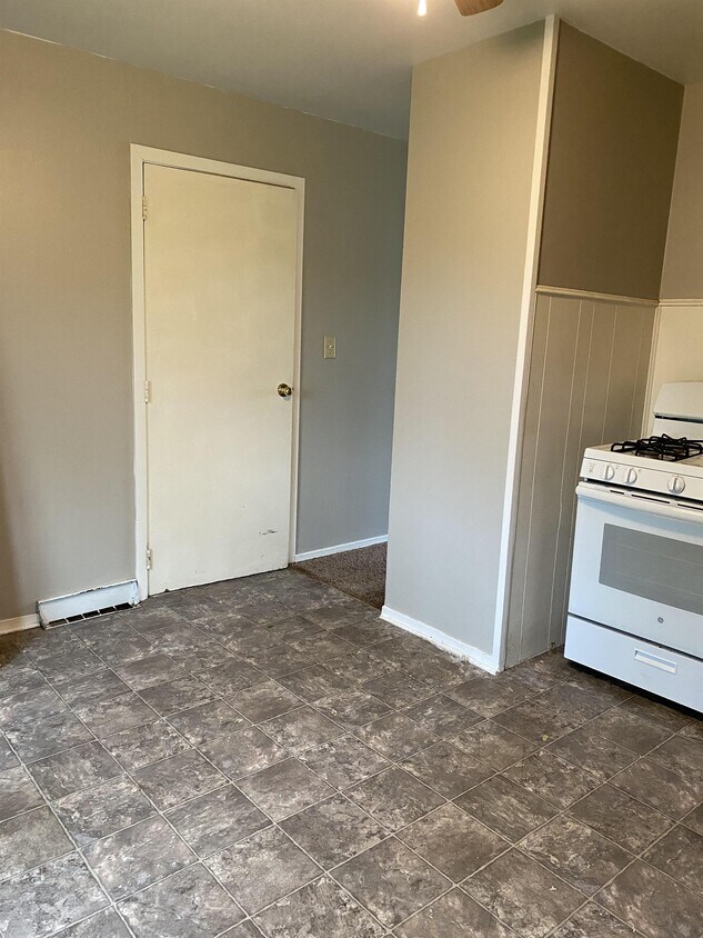 Primary Photo - 965 Valleyview Dr
