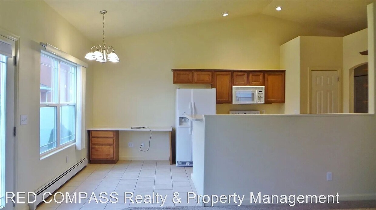 Foto principal - Bright & Modern 2-Bedroom Townhome with Op...