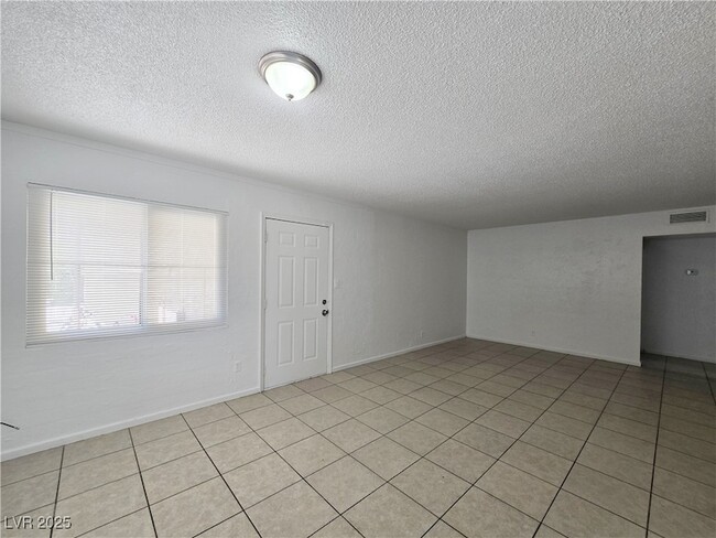 Building Photo - 1904 Rexford Dr