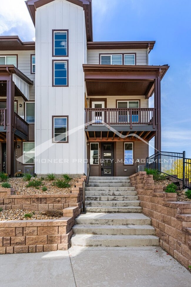 Foto del edificio - Gorgeous Townhouse with Washer/Dryer and C...