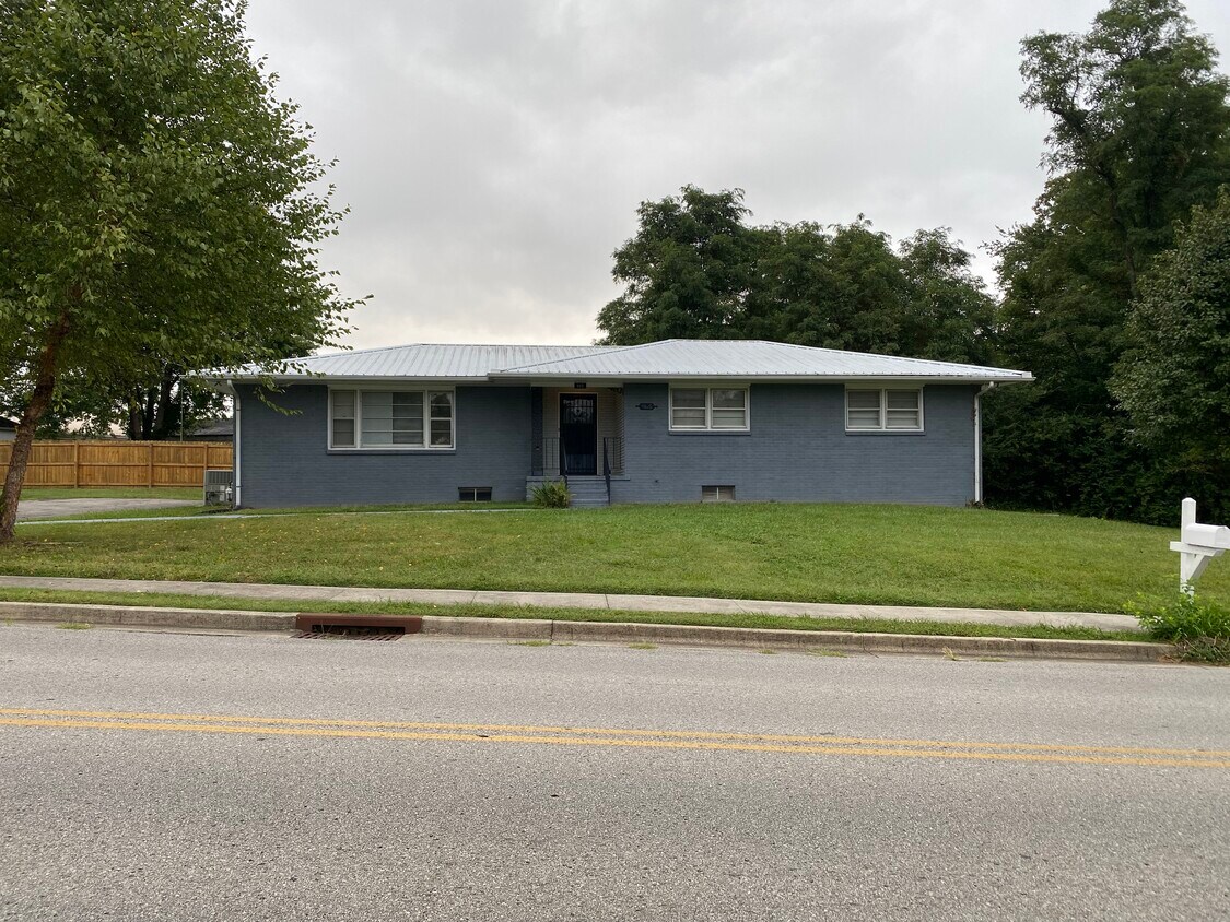 Primary Photo - 965 Fairground St